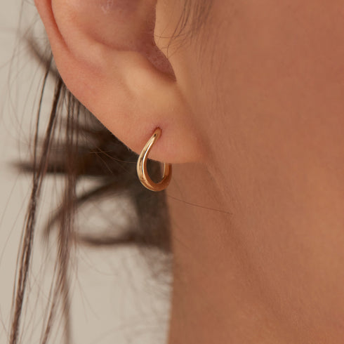 14kt Gold Magma Huggie Hoop Earrings